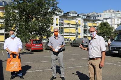 Thomas Hendele, Bürgermeisterkandidat Andreas Seidler und der Landtagsabgeordnete Martin Sträßer bei ihrer Tour durch Wülfrath